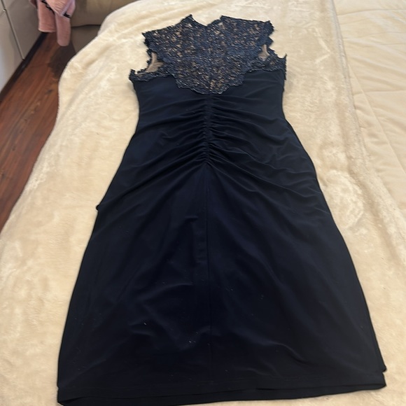 Xscape navy lace panel ruched dress, size 4. - Picture 8 of 8